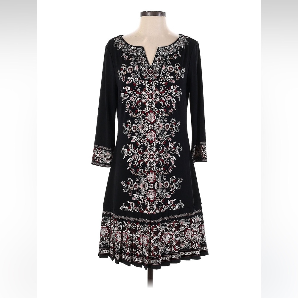 White House Black Market size Small